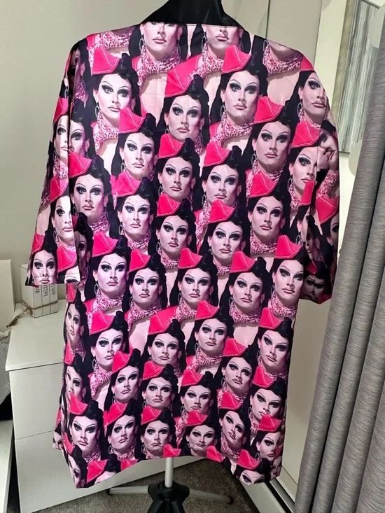 THE 'Jan was ROBED!' ROBE 
XL - 2XL: 40.16" long, 50.79" chest - Picture 3 of 7